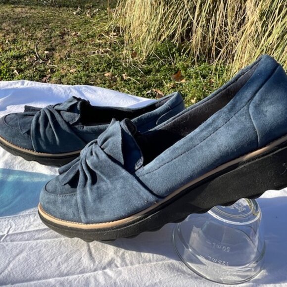 Clarks Sharon Dasher Blue Suede Loafer with Twist. Size 9.5W - Picture 3 of 7